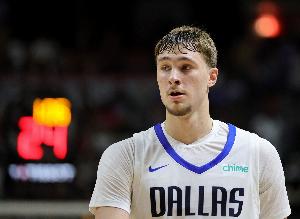 弗拉格：自己的控球能力还不错 今天更适应全场紧逼了