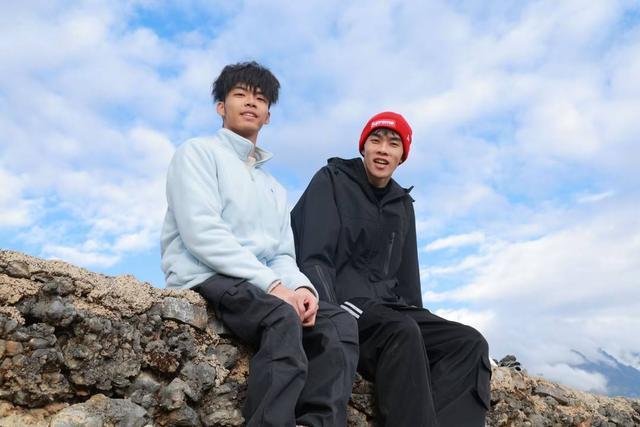 乐竞体育-一个轮椅少年在足球场当守门员：撕去“励志”标签，为“普通”欢呼